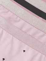 Das 3er-Pack Slips von name it besticht durch stilvolles Design und hohen Tragekomfort; passende Unterhemden sind ebenfalls erhältlich.