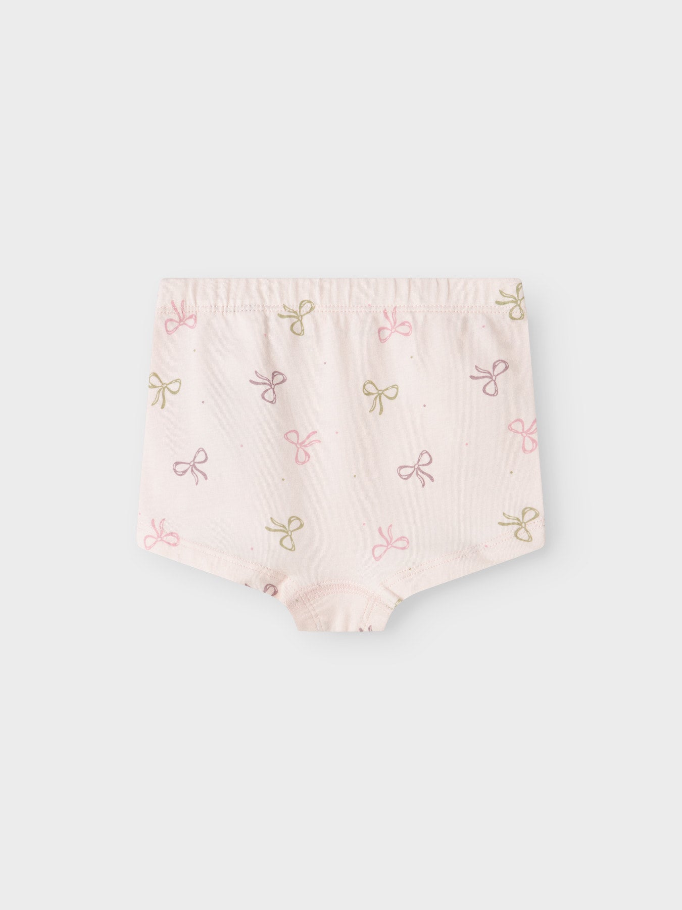 Die dreiteilige Panty-Kollektion von name it in den Farben Glimmer, Rosa und Schwarz überzeugt durch besonders weichen Tragekomfort.