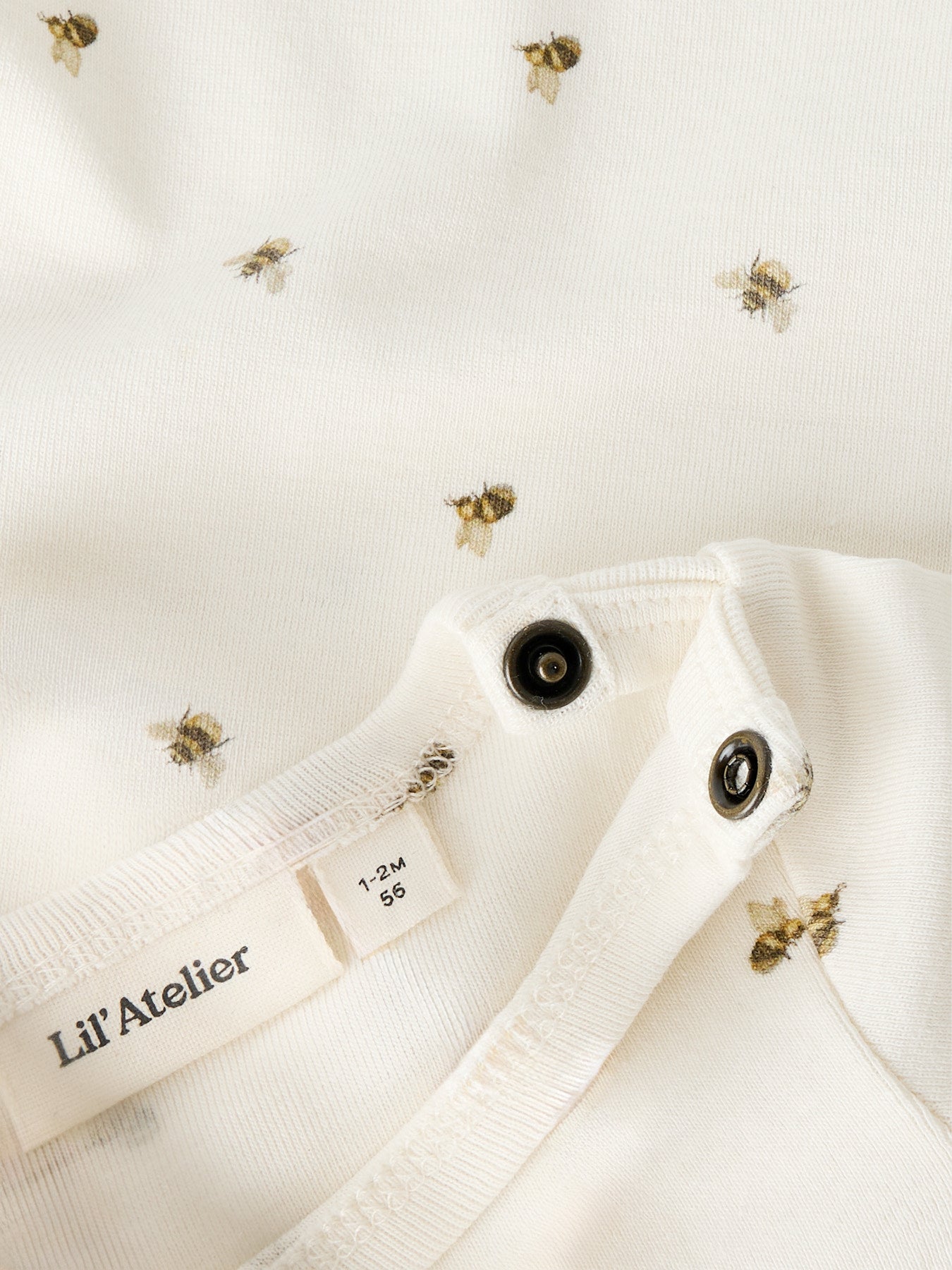 Body von Lil' Atelier – hochwertige Kindermode für jeden Tag.