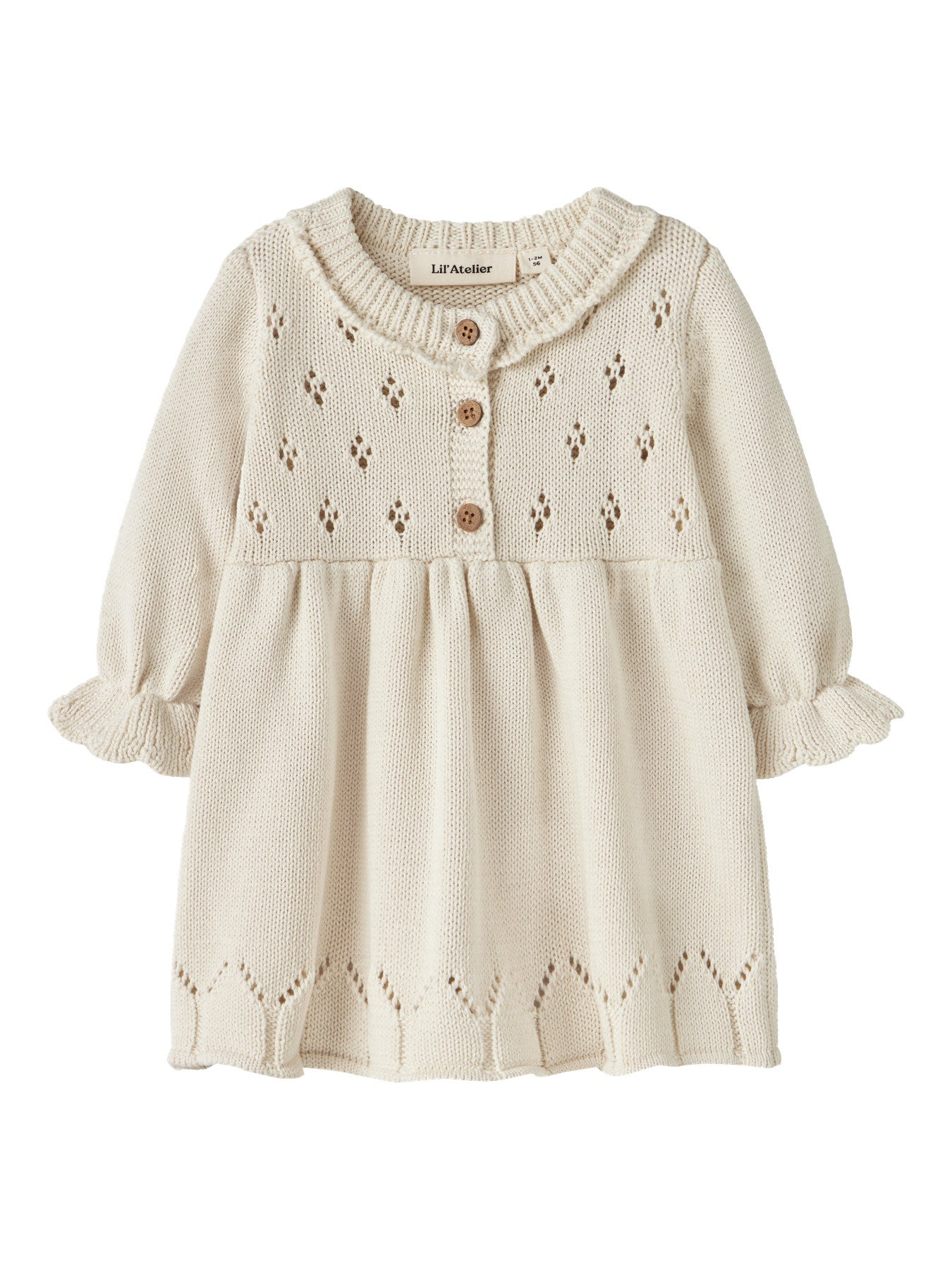 Dieses Strickkleid von Lil'atelier besticht durch seine schlichte Eleganz und zeitlose Schönheit.