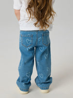 Klassische Jeans von name it mit angenehmem Tragekomfort. Die hochwertige Materialmischung aus 74% Baumwolle, 24% Polyester, 1% Elastane und 1% Viskose sorgt für Strapazierfähigkeit und Bewegungsfreiheit. Perfekt für den Alltag – zeitlos und vielseitig kombinierbar.
