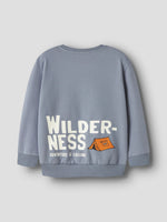 Der Sweat Cardigan von name it ist eine vielseitige Weste aus hochwertigen Materialien. Die Kombination aus 75% Bio-Baumwolle, 20% recycelter Baumwolle und 5% Elastane sorgt für optimalen Komfort und Langlebigkeit. Das klassische blaue Design passt zu vielen Outfits und macht die Weste zum perfekten Begleiter für jeden Tag. Die nachhaltige Materialzusammensetzung unterstreicht das Engagement für umweltbewusste Mode.