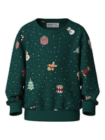 Mit festlichem Design und hochwertiger Verarbeitung ist dieses grüne Weihnachts-Sweatshirt von name it der perfekte Begleiter für die Adventszeit. Das kuschelig weiche Material aus 100% Baumwolle bietet maximalen Tragekomfort und Atmungsaktivität. Ideal für gemütliche Winterstunden und festliche Anlässe.