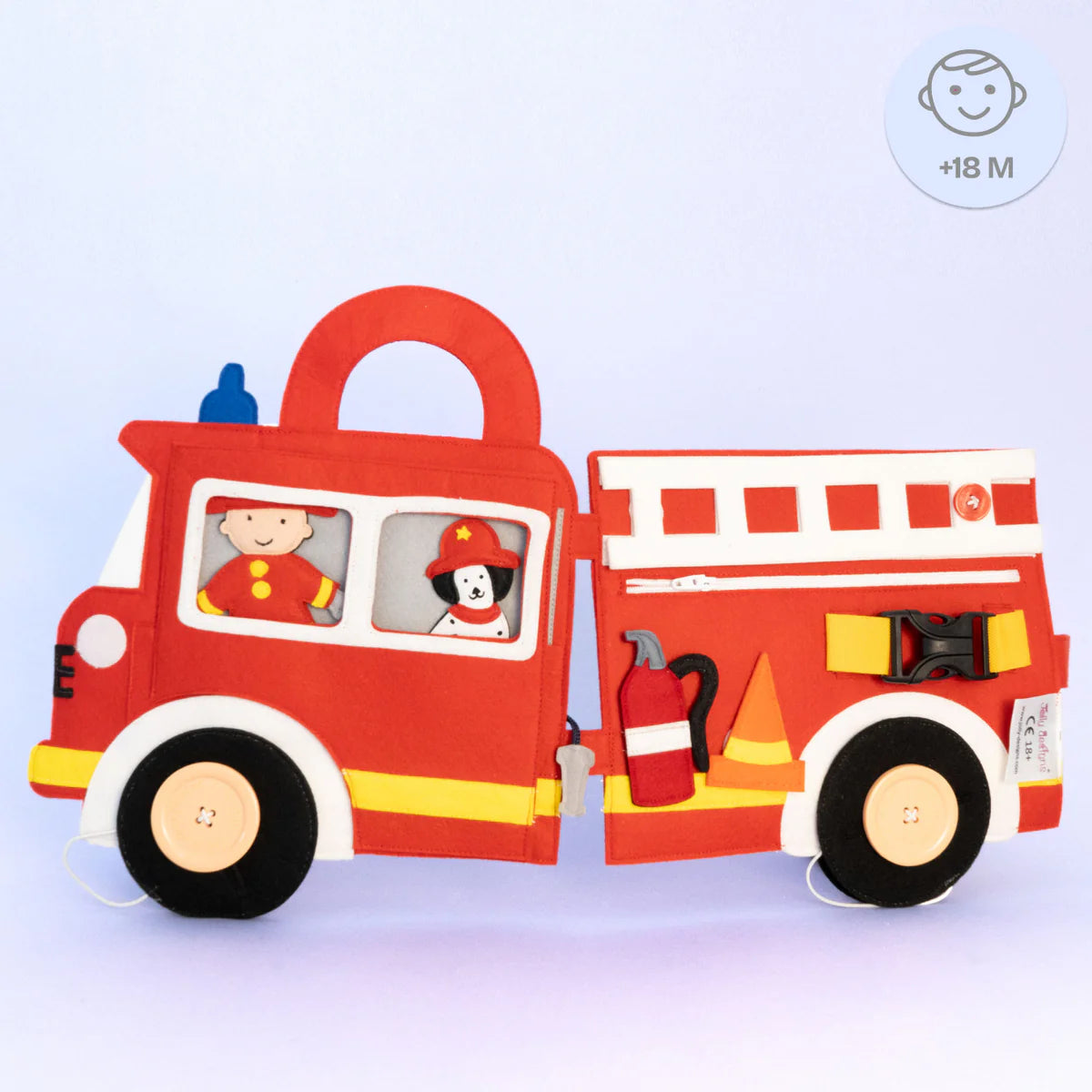Begib dich auf eine abenteuerliche Reise mit unserem faszinierenden Travel Buddy Feuerwehr! Dieser fröhliche Begleiter in leuchtendem Rot bietet nicht nur Spielspaß, sondern fördert auch eine Vielzahl von Fähigkeiten. Dein kleiner Feuerwehrmann oder deine kleine Feuerwehrfrau wird von den spannenden Details und Aktivitäten begeistert sein. Ab 18 Monaten&nbsp;geeignet.