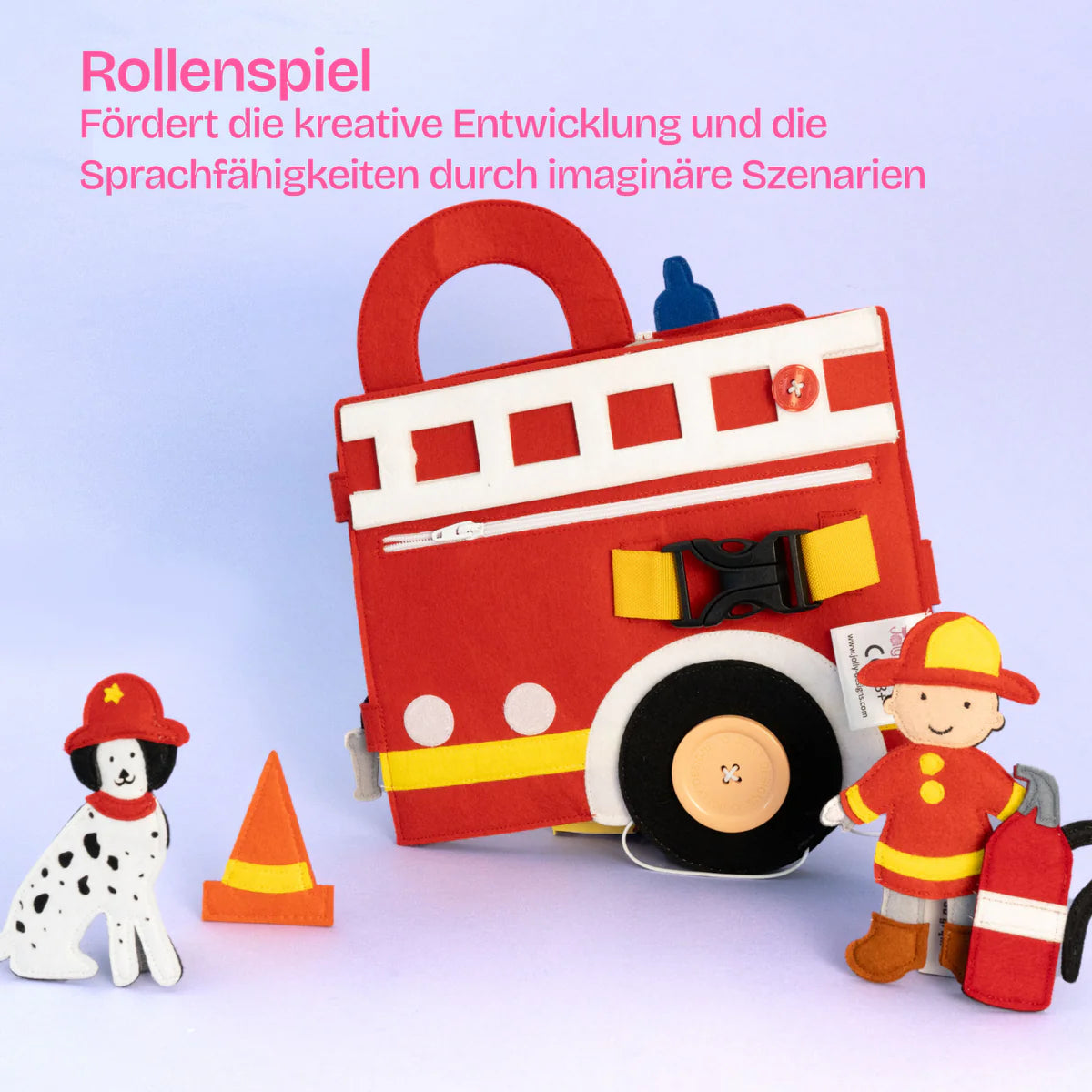 Begib dich auf eine abenteuerliche Reise mit unserem faszinierenden Travel Buddy Feuerwehr! Dieser fröhliche Begleiter in leuchtendem Rot bietet nicht nur Spielspaß, sondern fördert auch eine Vielzahl von Fähigkeiten. Dein kleiner Feuerwehrmann oder deine kleine Feuerwehrfrau wird von den spannenden Details und Aktivitäten begeistert sein. Ab 18 Monaten&nbsp;geeignet.
