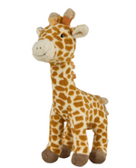 Das Kuscheltier M Giraffe Kaya ist weich, kuschelig und mit einer integrierten Rassel ausgestattet. Mit 26 x 16 x 6 cm liegt es gut in kleinen Kinderhänden. Das waschbare Material sorgt für einfache Reinigung, während das liebevolle Giraffendesign Kinder begeistert. Ein sicherer und unterhaltsamer Begleiter für dein Kind.