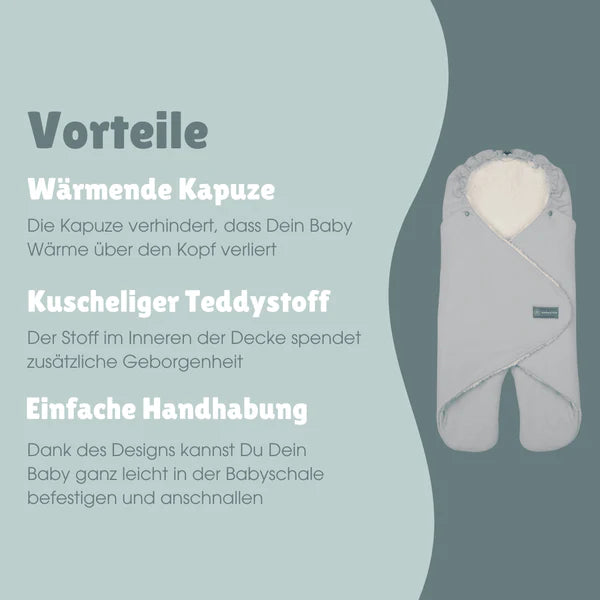 Die emma &amp; noah Einschlagdecke aus Bio-Baumwolle hält Dein Baby warm und kuschelig. Mit weichem Teddyfutter und wattierter Füllung sorgt sie für Komfort. Dank einfacher Handhabung und Gurtschlitzen passt sie in Babyschale und Kinderwagen. Die verstellbare Kapuze wächst mit Deinem Baby mit.