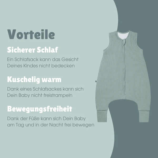 Der Schlafsack aus Bio-Baumwolle (Mini-Piqué) hält Dein Baby dank leichter Fütterung und Umschlag-Füßen warm. Mit TOG 2.5 eignet er sich für 16–20 °C und sorgt für sicheren, geborgenen Schlaf bei optimaler Bewegungsfreiheit. Der praktische Reißverschluss erleichtert das An- und Ausziehen.