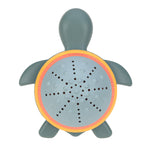 Mit dem Kinder Stapelspielzeug im fröhlichen Schildkröten-Design macht das Spielen im Sand und Wasser gleich noch mehr Spaß. Das Spielzeug Stacking Toy fördert die Motorik & Kreativität der Kleinen und ist vielseitig einsetzbar. Geeignet ab 18 Monaten.