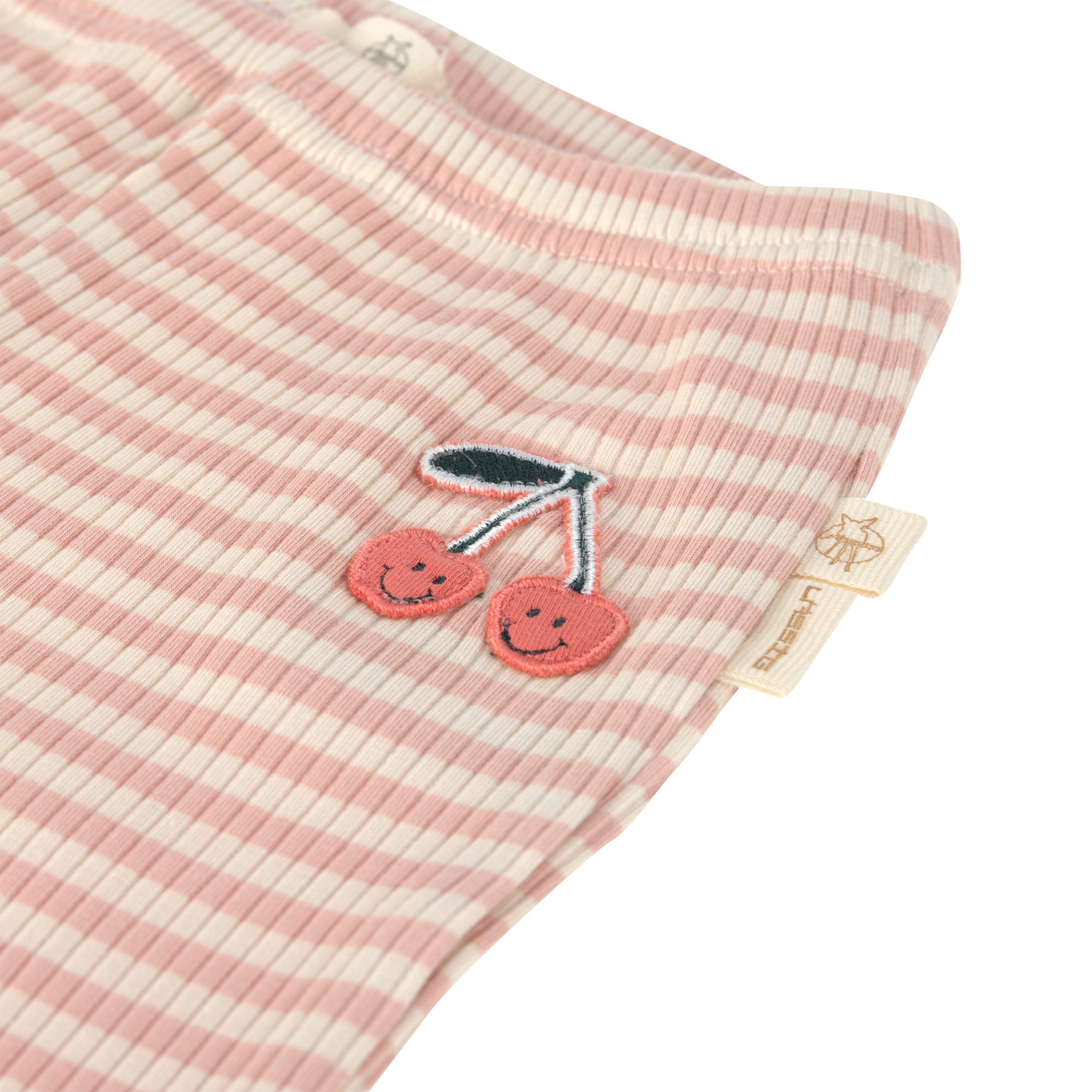 Die gerippte Kinder Leggins in Rosa macht das Outfit zum Hingucker! Die Leggins aus Modal-Baumwolle (bio)-Mix runden in modischen Farben und auffälligen Mustern jeden Look ab. Waschbar bei 30 °C im Schonwaschgang. Niedliche Mini-Stickerei als Detail.