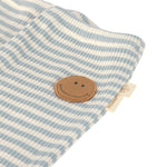 Die gerippte Kinder Leggins in Blau macht das Outfit zum Hingucker! Die Leggins aus Modal-Baumwolle (bio)-Mix rundet in modischen Farben und auffälligen Mustern jeden Look ab. Waschbar bei 30 °C im Schonwaschgang. Niedliche Mini-Stickerei als Detail.