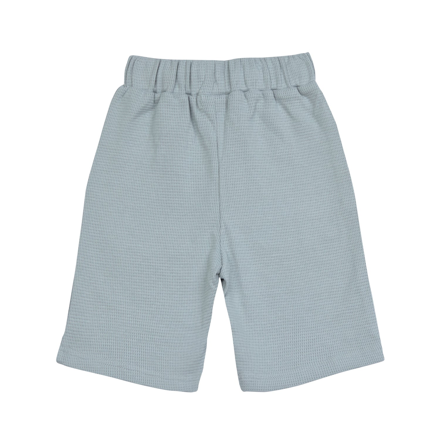 Die stylishe Kinder Shorts Waffle in Blau macht das Outfit der Kids zum Hingucker! Die GOTS-zertifizierte, weiche Cargoshorts aus Baumwolle (bio) rundet in modischen Farben und mit gestrickter Waffelstruktur jeden Look ab.