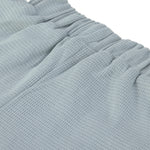 Die stylishe Kinder Shorts Waffle in Blau macht das Outfit der Kids zum Hingucker! Die GOTS-zertifizierte, weiche Cargoshorts aus Baumwolle (bio) rundet in modischen Farben und mit gestrickter Waffelstruktur jeden Look ab.