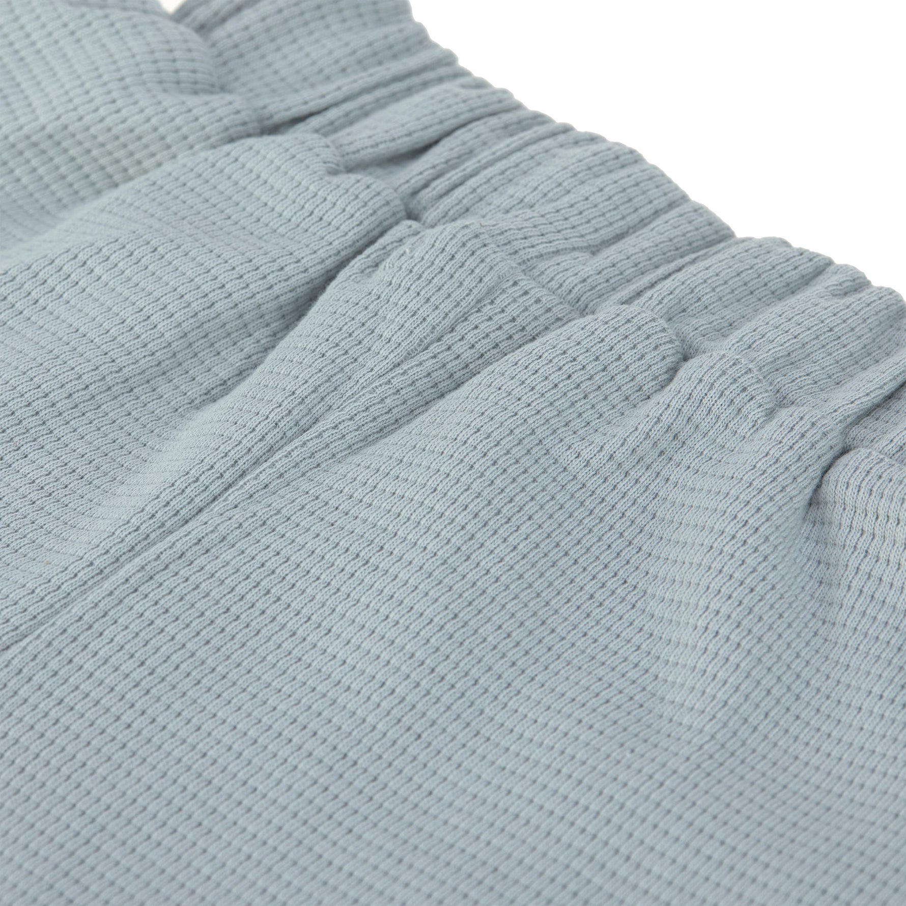 Die stylishe Kinder Shorts Waffle in Blau macht das Outfit der Kids zum Hingucker! Die GOTS-zertifizierte, weiche Cargoshorts aus Baumwolle (bio) rundet in modischen Farben und mit gestrickter Waffelstruktur jeden Look ab.