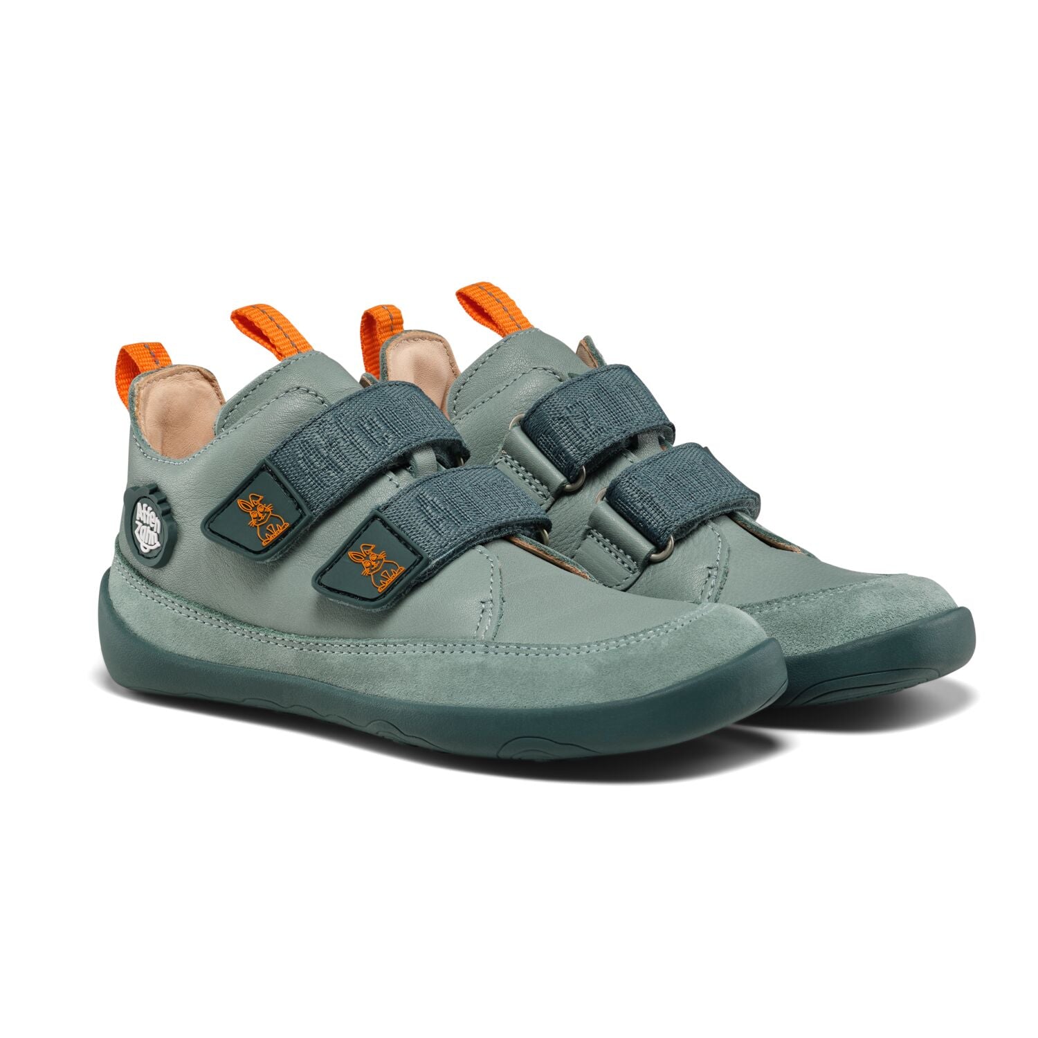 Hochwertiger Leder-Halbschuh mit niedlichem Bunny-Design von Affenzahn. Der Buddy Bunny besticht durch hochwertige Verarbeitung und angenehmen Tragekomfort. Perfekt für aktive Kinder, die Stil und Funktionalität lieben. Mit robuster Sohle und strapazierfähigem Leder für alltägliche Abenteuer.