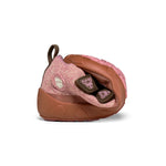 Der ideale Begleiter für die herbstliche Übergangszeit: Unser bunter Barfußschuh Happy von Affenzahn ist wasserdicht &amp; kalt gefüttert. Einfach mit Klettverschlüssen auf und zu zumachen. - Obermaterial: bluesign®-zertifiziertes Polyester Knit