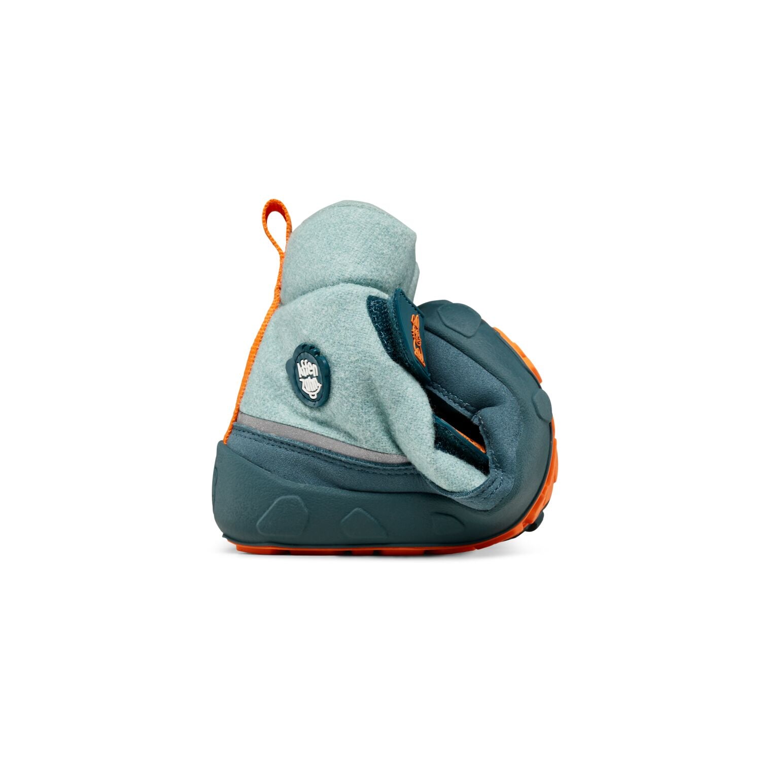 Der klassische Winterstiefel Wolle Comfy aus recycelter Wolle ist warm gefüttert und wasserdicht. Mit zwei Klettverschlüssen kinderleicht zu Öffnen und zu Schließen.