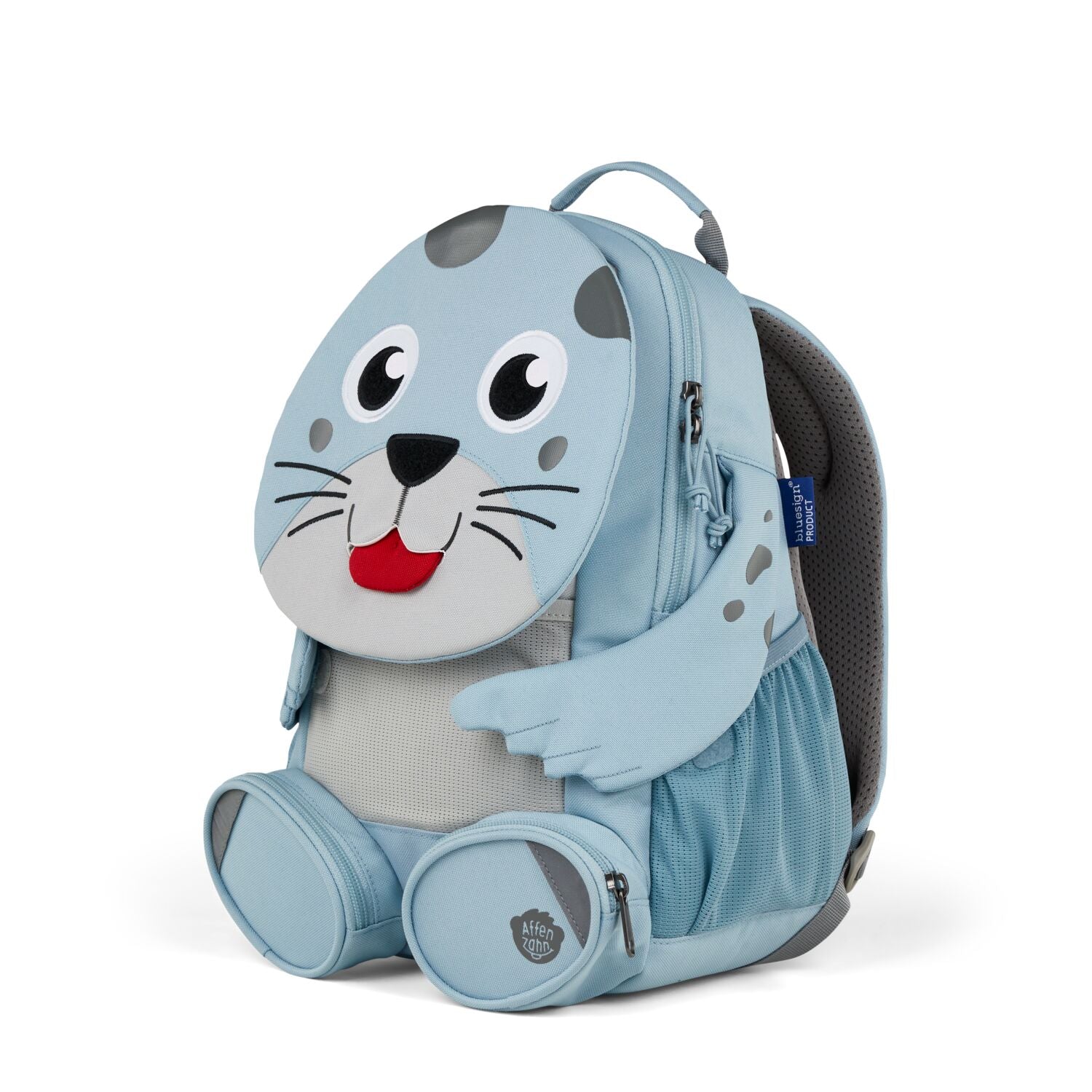Dieser praktische Rucksack von Affenzahn begleitet Kinder zuverlässig durch den Alltag. Mit seinem niedlichen Robbe-Design und durchdachten Features bietet er ausreichend Platz für Schulutensilien, Pausensnacks und kleine Abenteuer. Die ergonomischen Träger sorgen für angenehmen Tragekomfort, während die robuste Verarbeitung Langlebigkeit garantiert. Perfekt für Kindergarten, Schule oder Ausflüge – ein treuer Begleiter für kleine Entdecker.