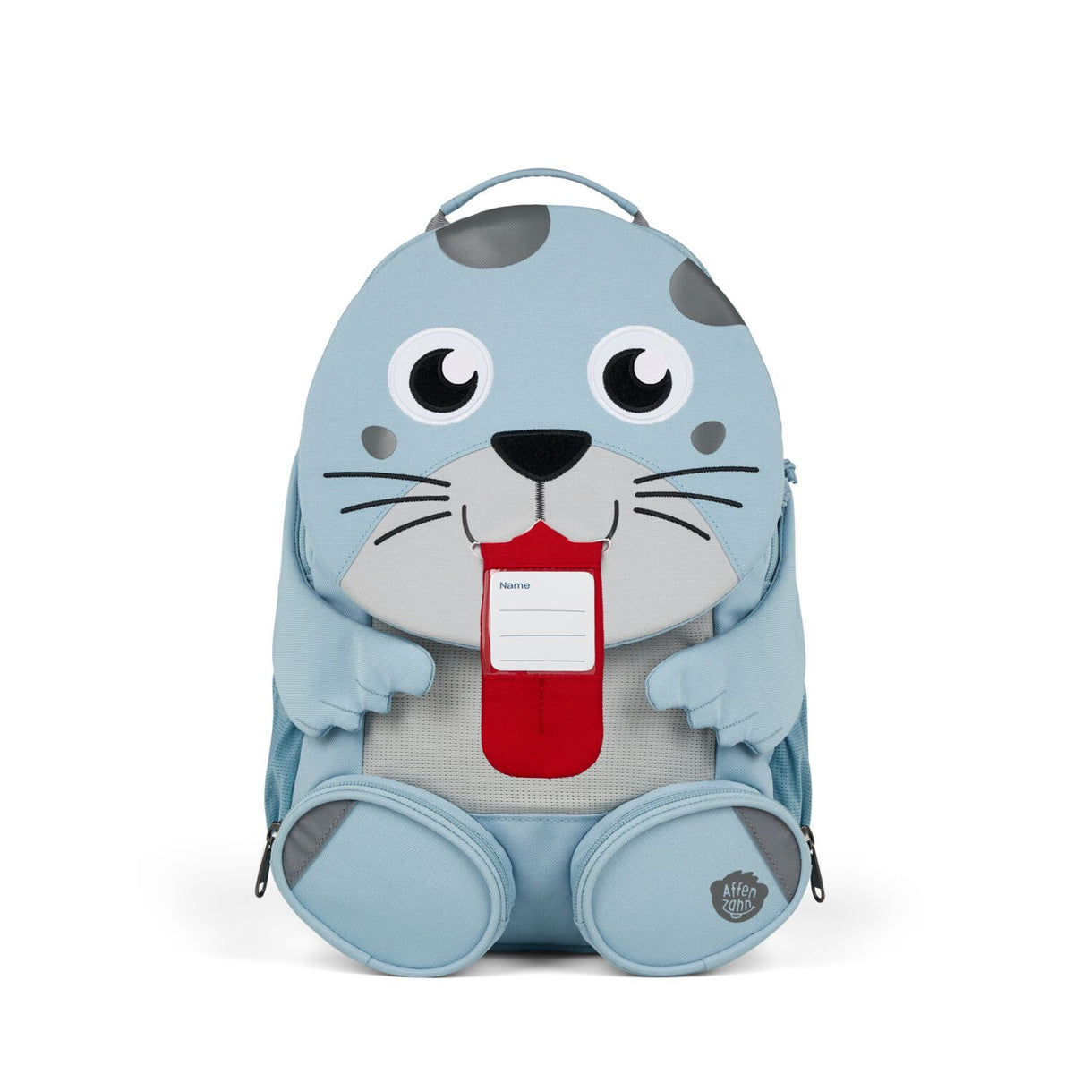 Dieser praktische Rucksack von Affenzahn begleitet Kinder zuverlässig durch den Alltag. Mit seinem niedlichen Robbe-Design und durchdachten Features bietet er ausreichend Platz für Schulutensilien, Pausensnacks und kleine Abenteuer. Die ergonomischen Träger sorgen für angenehmen Tragekomfort, während die robuste Verarbeitung Langlebigkeit garantiert. Perfekt für Kindergarten, Schule oder Ausflüge – ein treuer Begleiter für kleine Entdecker.