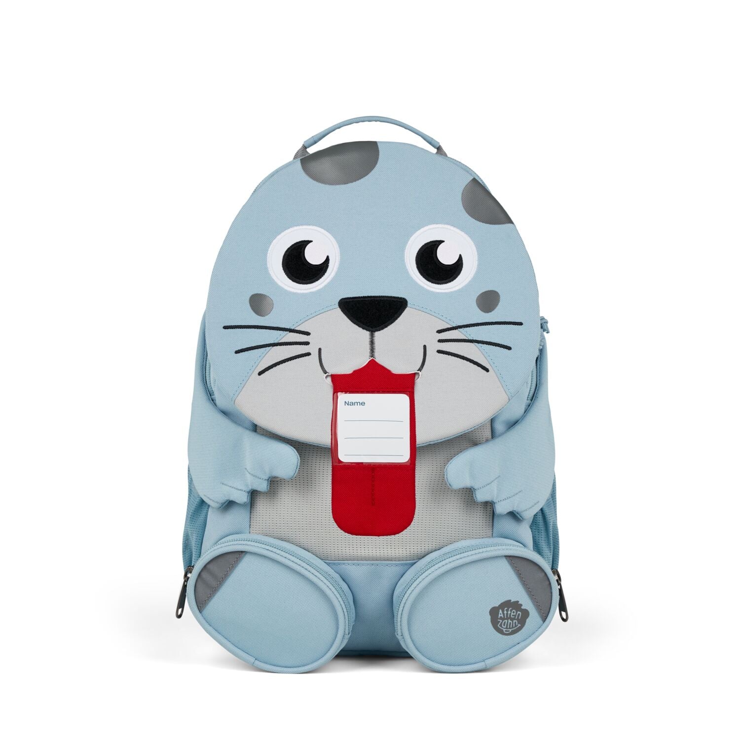 Dieser praktische Rucksack von Affenzahn begleitet Kinder zuverlässig durch den Alltag. Mit seinem niedlichen Robbe-Design und durchdachten Features bietet er ausreichend Platz für Schulutensilien, Pausensnacks und kleine Abenteuer. Die ergonomischen Träger sorgen für angenehmen Tragekomfort, während die robuste Verarbeitung Langlebigkeit garantiert. Perfekt für Kindergarten, Schule oder Ausflüge – ein treuer Begleiter für kleine Entdecker.