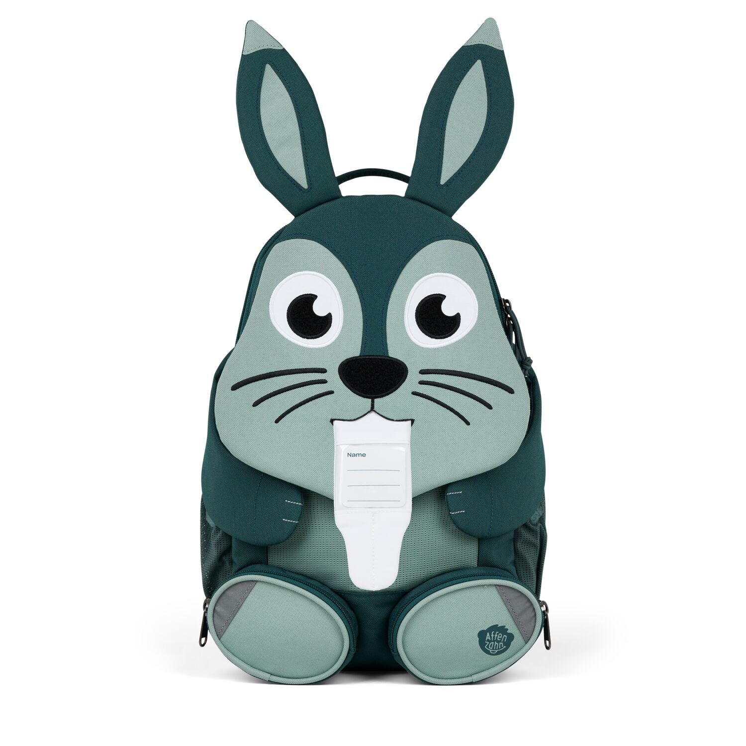 Der Rucksack Large Friend Hase von Affenzahn ist der perfekte Begleiter für Kinder im Alltag und auf Abenteuern. Mit seinem niedlichen Hasen-Design und der robusten Verarbeitung bietet er ausreichend Platz für Schulutensilien, Spielzeug und persönliche Gegenstände. Die ergonomischen Schultergurte sorgen für angenehmen Tragekomfort, während die hochwertige Verarbeitung Langlebigkeit garantiert. Ideal für Kindergarten, Schule oder Ausflüge – ein treuer Freund, der Kinder überallhin begleitet.
