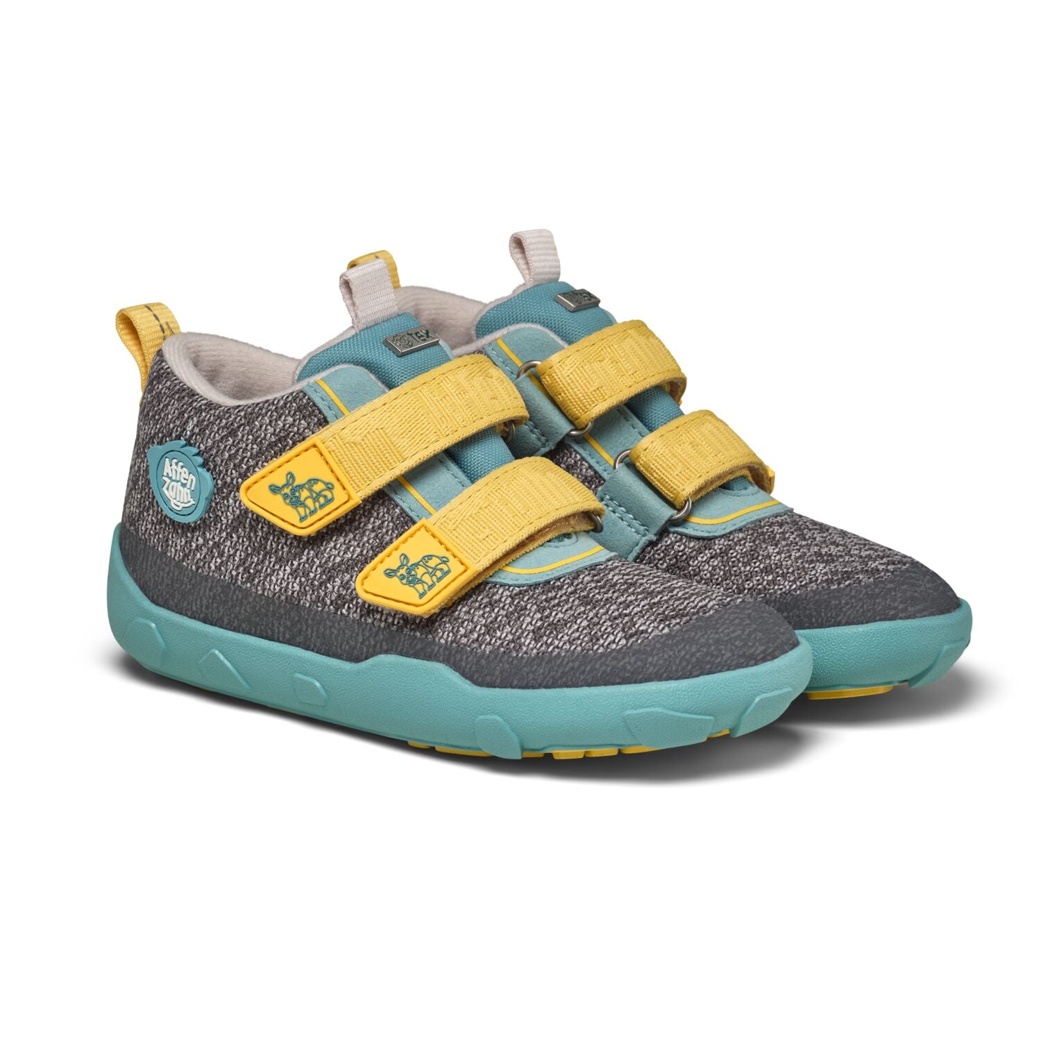 Der ideale Begleiter für die herbstliche Übergangszeit: Unser bunter Barfußschuh Happy von Affenzahn ist wasserdicht &amp; kalt gefüttert. Einfach mit Klettverschlüssen auf und zu zumachen. - Obermaterial: bluesign®-zertifiziertes Polyester Knit
