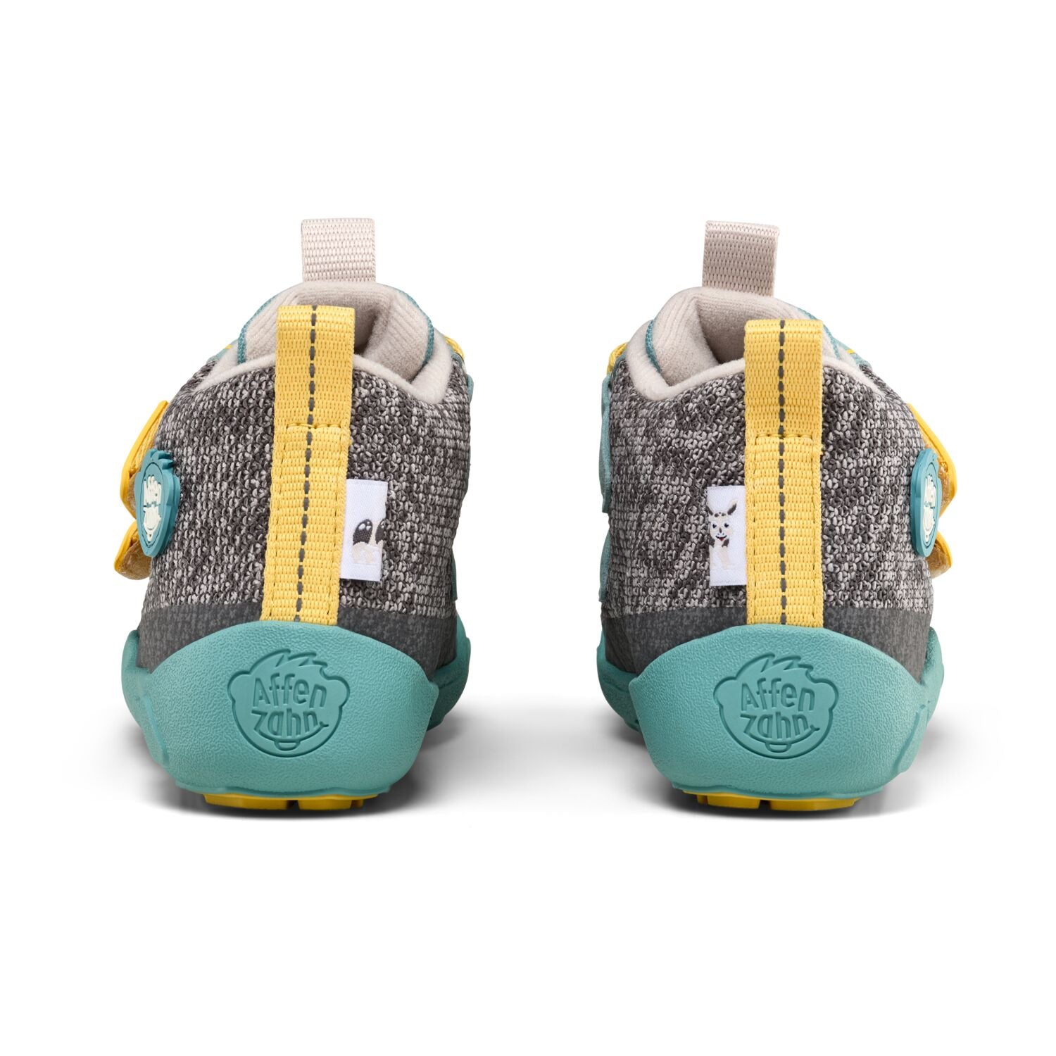 Der ideale Begleiter für die herbstliche Übergangszeit: Unser bunter Barfußschuh Happy von Affenzahn ist wasserdicht &amp; kalt gefüttert. Einfach mit Klettverschlüssen auf und zu zumachen. - Obermaterial: bluesign®-zertifiziertes Polyester Knit
