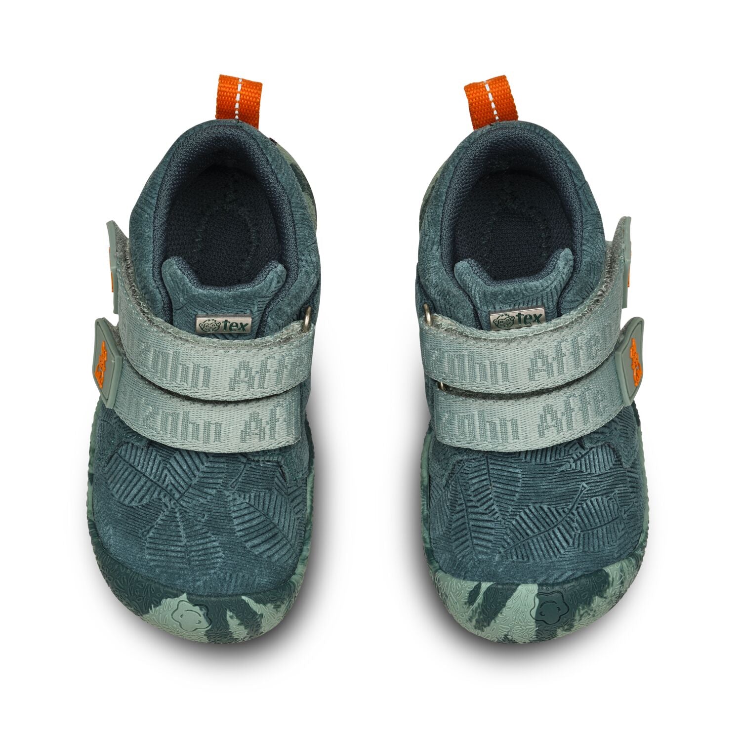 Wasserdicht, reflektierend und rutschfest: Der neue Lauflernschuh Talky von Affenzahn aus weichem, verantwortungsvoll produziertem Leder begleitet Lauflerner durch die nass-kalte Jahreszeit. Für Halt sorgt die neue Profilsohle, für Aufsehen das tierisch gute Design.