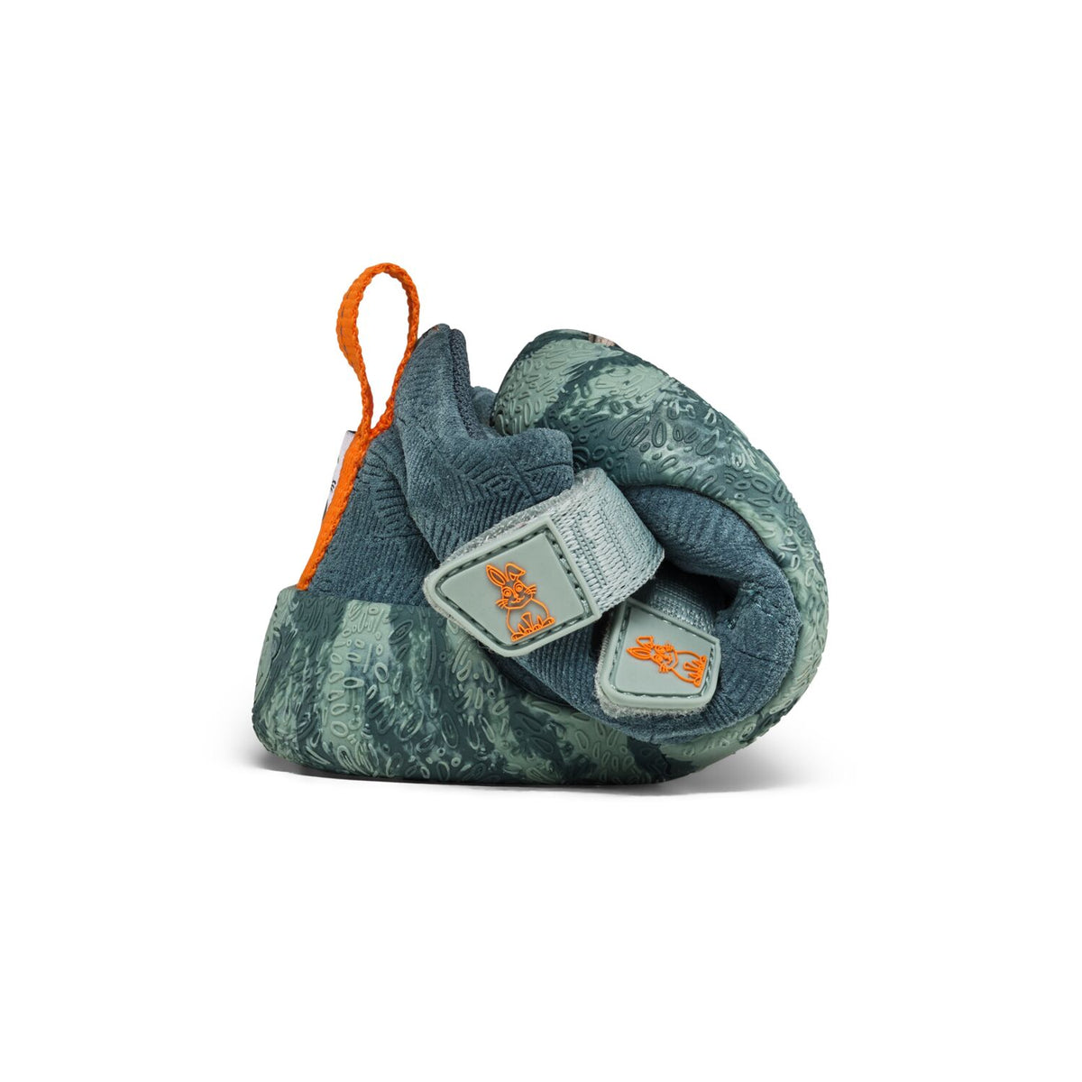 Der Lauflerner Übergangsschuh Talky von Affenzahn begleitet Ihr Kind sicher in die nächste Phase des Laufenlernens. Mit hochwertigem Leder und ergonomischem Design bietet dieser Schuh optimale Unterstützung für wachsende Füße. Die flexible Sohle ermöglicht natürliche Bewegungsabläufe, während die robuste Verarbeitung Langlebigkeit garantiert. Perfekt für aktive Kleinkinder, die ihre Welt erkunden möchten.