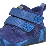 Wasserdicht, reflektierend und rutschfest: Der neue Lauflernschuh Talky von Affenzahn aus weichem, verantwortungsvoll produziertem Leder begleitet Lauflerner durch die nass-kalte Jahreszeit. Für Halt sorgt die neue Profilsohle, für Aufsehen das tierisch gute Design.