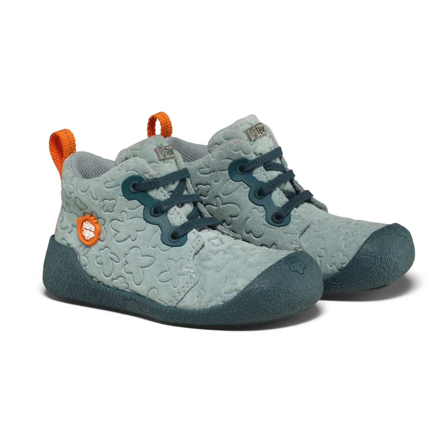 Der Lauflerner Übergangsschuh Leder Starty Hase von Affenzahn begleitet Ihr Kind sicher in die nächste Phase des Laufenlernens. Mit hochwertigem Leder und ergonomischem Design bietet dieser Schuh optimale Unterstützung für wachsende Füße. Die flexible Sohle fördert natürliche Bewegungsabläufe, während die rutschfeste Oberfläche Stabilität beim Erkunden gewährleistet. Perfekt für aktive Kleinkinder, die ihre Welt entdecken möchten.