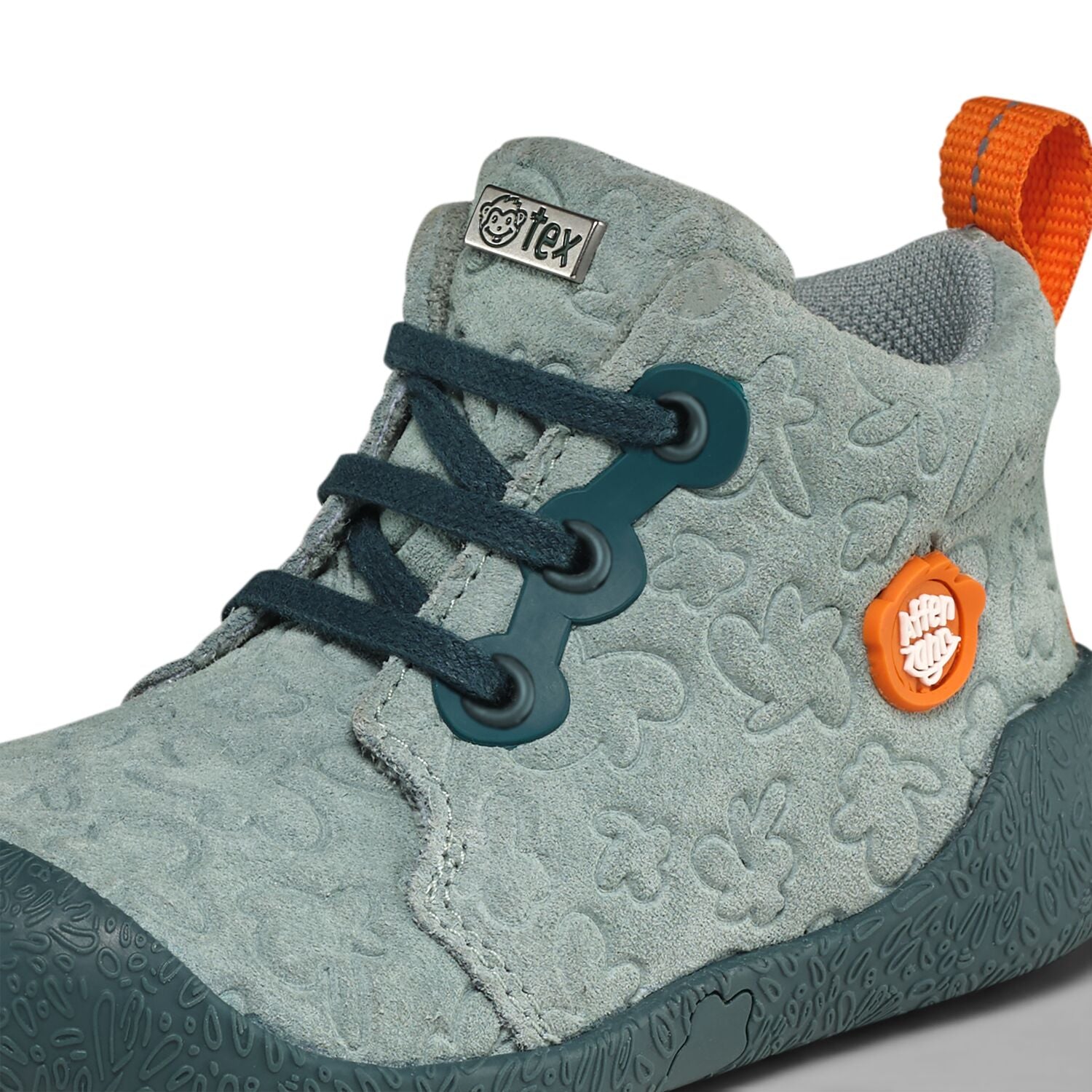 Der Lauflerner Übergangsschuh Leder Starty Hase von Affenzahn begleitet Ihr Kind sicher in die nächste Phase des Laufenlernens. Mit hochwertigem Leder und ergonomischem Design bietet dieser Schuh optimale Unterstützung für wachsende Füße. Die flexible Sohle fördert natürliche Bewegungsabläufe, während die rutschfeste Oberfläche Stabilität beim Erkunden gewährleistet. Perfekt für aktive Kleinkinder, die ihre Welt entdecken möchten.
