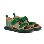 Sandale Leder Airy Frosch von Affenzahn – das perfekte Schuhwerk für kleine Abenteurer. Mit hochwertigem Leder und durchdachtem Design bietet diese Sandale optimalen Halt und Komfort für aktive Kinderfüße. Das fröhliche Frosch-Design macht jeden Schritt zum Spaß. Ideal für Sommer, Strand und Outdoor-Aktivitäten.