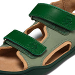 Sandale Leder Airy Frosch von Affenzahn – das perfekte Schuhwerk für kleine Abenteurer. Mit hochwertigem Leder und durchdachtem Design bietet diese Sandale optimalen Halt und Komfort für aktive Kinderfüße. Das fröhliche Frosch-Design macht jeden Schritt zum Spaß. Ideal für Sommer, Strand und Outdoor-Aktivitäten.