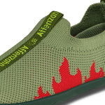 Gemütlicher Hausschuh mit niedlichem Drachendesign. Der Knit Flink besticht durch weiches Strickmaterial und eine rutschfeste Sohle für sicheren Halt. Perfekt für kleine Füße – ideal zum Entspannen zu Hause oder beim Spielen. Affenzahn Hausschuhe verbinden Komfort mit liebevollem Design.
