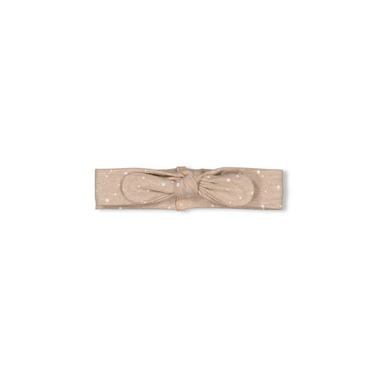Beschreibung

Dieses verspielte Haarband aus der Kollektion „The Magic is in You“ von Feetje bringt Schwung in jeden Look. Es hält nicht nur dein Haar perfekt in Form, sondern zaubert auch ein Lächeln auf jedes Gesicht – denn ein bisschen Magie gehört einfach dazu! Ideal, um deinen Style mit einem fröhlichen Akzent zu versehen und den Alltag bunter zu machen.