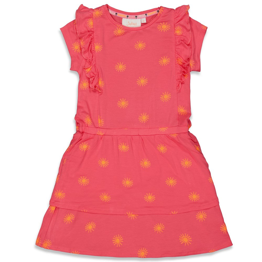 Beschreibung

Dieses farbenfrohe Sommerkleid bringt Leichtigkeit und gute Laune in jeden Tag. Mit seinem lebendigen Allover-Print ist es der perfekte Begleiter für sonnige Stunden und sorgt für einen frischen, stilvollen Auftritt. Das luftige Material garantiert angenehmen Tragekomfort, ideal für warme Tage und entspannte Momente. Setzen Sie auf strahlende Farben und ein Design, das Lebensfreude ausstrahlt.