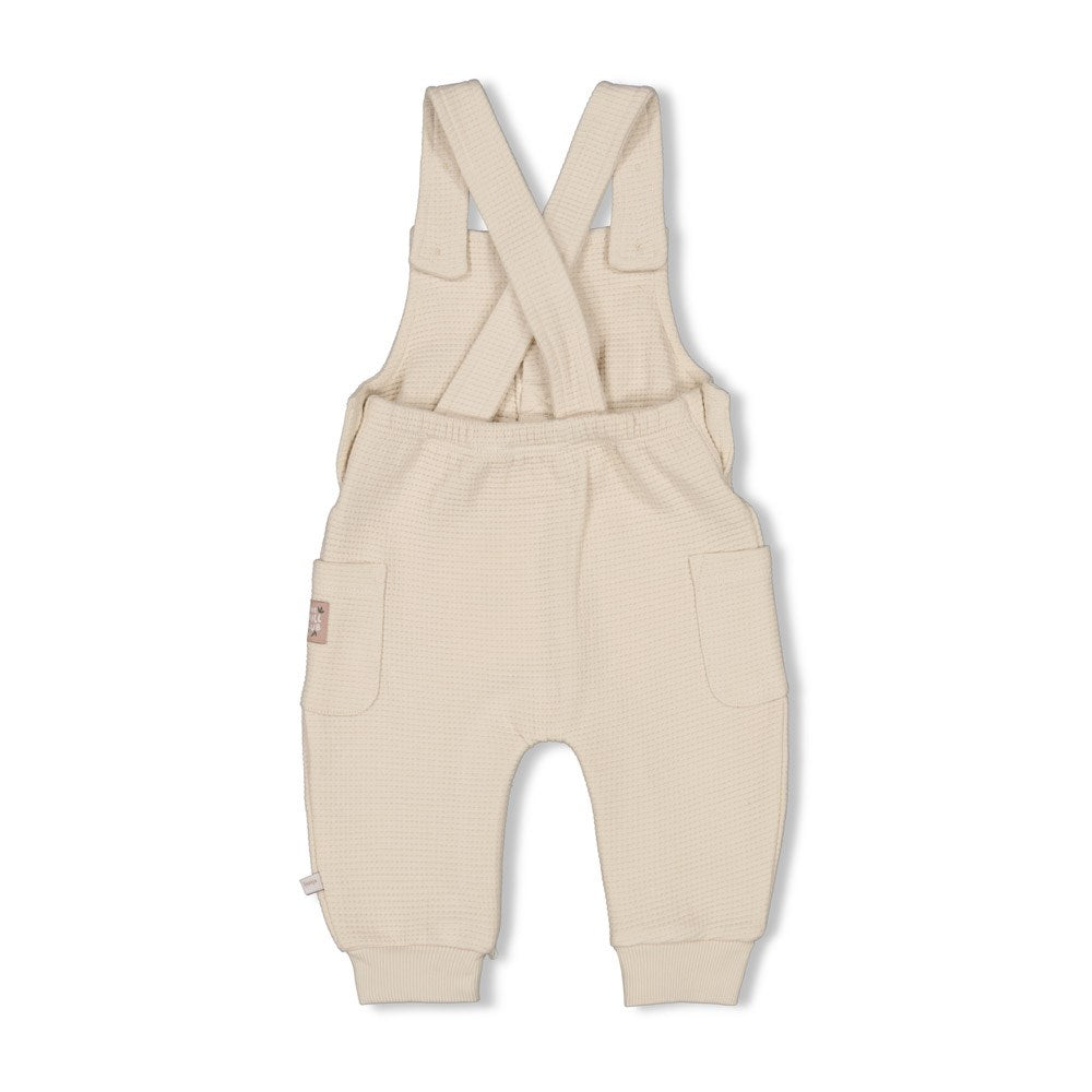 Latzhose aus der Kollektion The Chill Club von Feetje