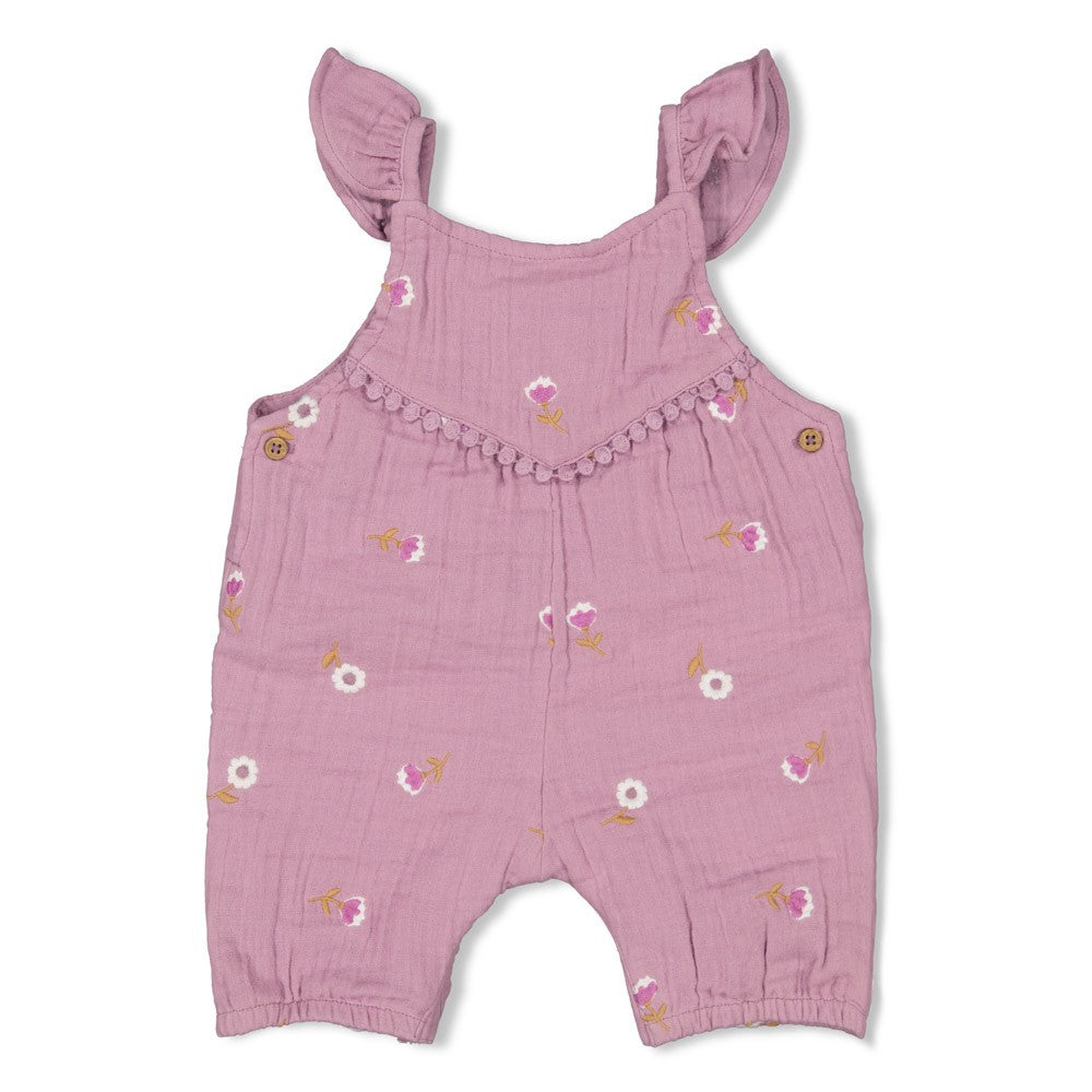 Beschreibung

Der Jumpsuit Musselin AO Stickerei - Flower Ranch von Feetje ist das Rundum-Paket für stilbewusste Eltern. Das luxuriöse Musselin-Material bietet höchsten Tragekomfort und passt sich perfekt an die zarte Babyhaut an. Die aufwendige Stickerei und das charmante Blumenmuster machen diesen Jumpsuit zu einem echten Hingucker – ideal für besondere Momente und den Alltag. Die praktische Einteiligkeit spart Zeit beim An- und Ausziehen.