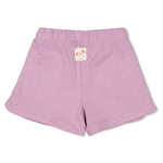 Beschreibung

Die Short - Flower Ranch von Feetje ist das Must-have für warme Tage und aktive Babys. Mit ihrem fröhlichen Farbe und Leichtigkeit in die Sommergarderobe deines Kindes. Das atmungsaktive Material hält dein Baby angenehm kühl, während die bequeme Passform volle Bewegungsfreiheit beim Spielen und Erkunden garantiert. Perfekt kombinierbar mit verschiedenen Oberteilen – diese Short ist ein vielseitiger Begleiter für sonnige Abenteuer. Qualität und Stil, die Babys lieben.