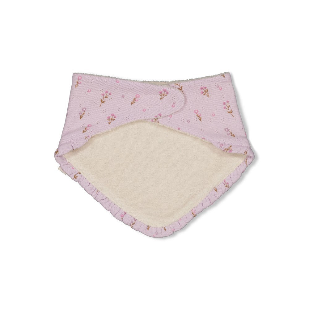 Weiches Dreieckstuch mit charmanten Blumenmuster aus der Kollektion Flore Ranch - ein vielseitiges Accessoire für jeden Tag.