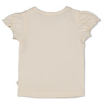 Dieses charmante T-Shirt von Feetje besticht durch eine liebevoll handgefertigte Häkelblume, die jedem Look das gewisse Etwas verleiht.&nbsp;