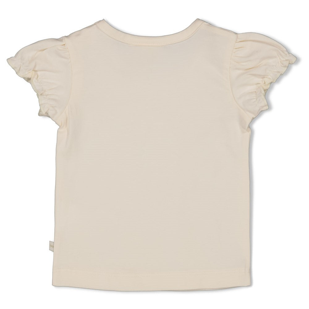 Dieses charmante T-Shirt von Feetje besticht durch eine liebevoll handgefertigte Häkelblume, die jedem Look das gewisse Etwas verleiht.&nbsp;