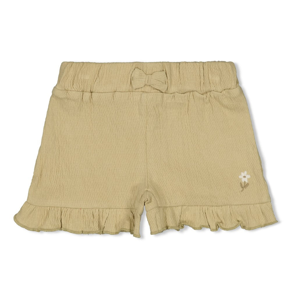 Beschreibung

Entdecke den perfekten Sommer-Begleiter für deine Tochter: Der Short Knitter Rüschen AOP von Feetje besticht mit seinem verspielten All-Over-Print und zarten Rüschen-Details. Das weiche Gewebe bietet maximalen Tragekomfort für aktive Tage, während das niedliche Design „Let Your Dreams Blossom" ihre Persönlichkeit zum Ausdruck bringt. Ideal für Spiel, Schule und Abenteuer – ein Must-Have für jeden Mädchen-Kleiderschrank.