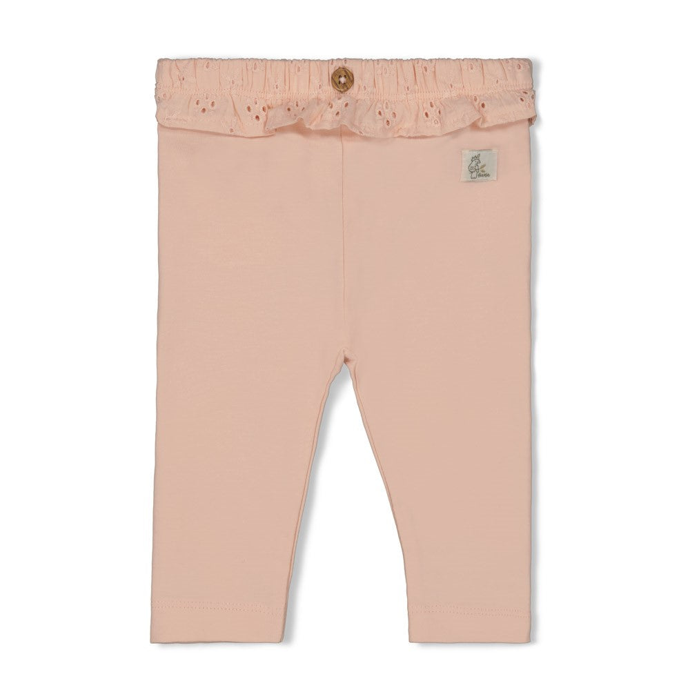 Beschreibung

Komfort und Stil vereint – die Legging von Feetje ist das ideale Everyday-Piece für moderne Mädchen. Gefertigt aus hochwertigen, hautfreundlichen Materialien bietet sie optimale Bewegungsfreiheit. Die perfekte Passform schmiegt sich angenehm an, ohne einzuengen, während die strapazierfähige Verarbeitung lange Haltbarkeit garantiert.&nbsp;
