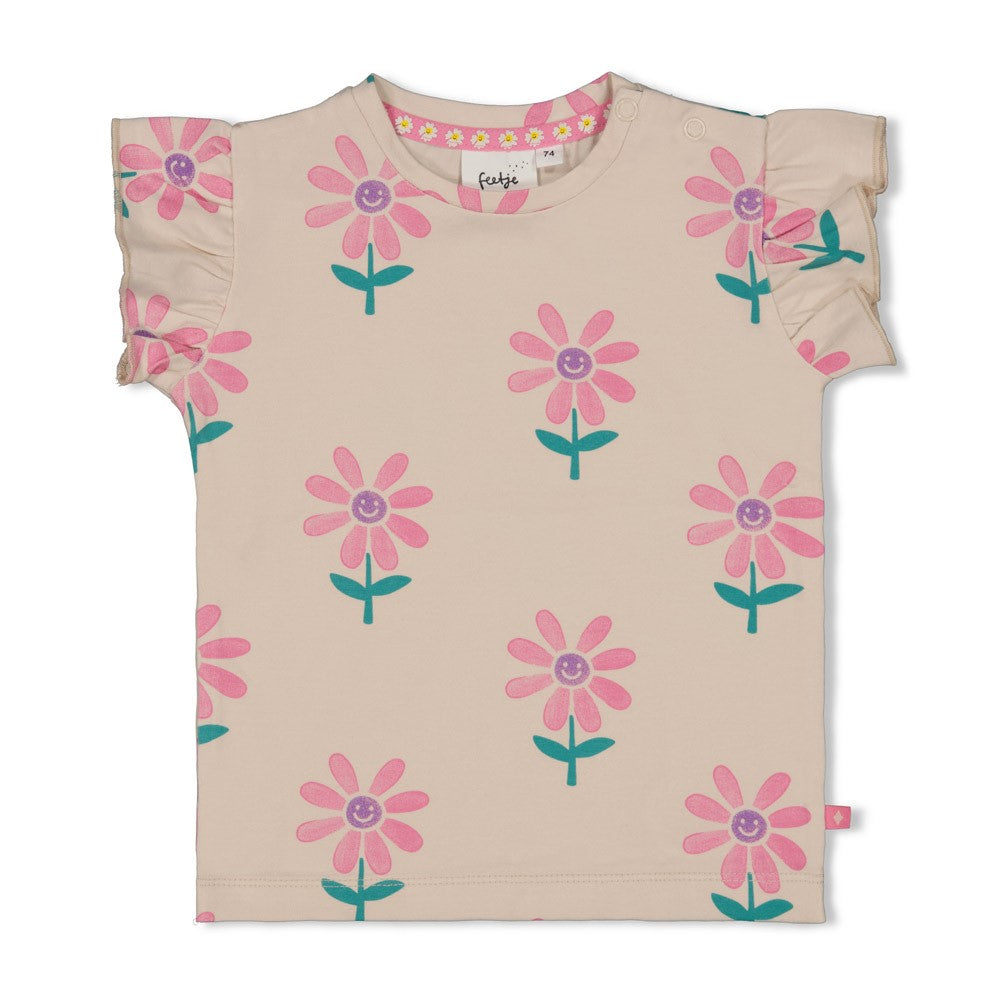 Beschreibung

Dieses rosafarbene T-Shirt von Jubel mit seinem wunderschönen Blumenmuster ist die perfekte Wahl für alle, die Farbe und Frische lieben. Das All-Over-Print-Design in zartem Rosa schmeichelt jedem Hautton und bringt dich sofort in Frühjahrslaune. Die leichte Kurzarm-Passform bietet optimalen Komfort für milde Tage und lässt sich mühelos kombinieren – von Jeans bis Leinenhose. Die hochwertige Materialqualität sorgt dafür, dass die Farben auch nach mehreren Wäschen strahlend bleiben.