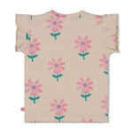 Beschreibung

Dieses rosafarbene T-Shirt von Jubel mit seinem wunderschönen Blumenmuster ist die perfekte Wahl für alle, die Farbe und Frische lieben. Das All-Over-Print-Design in zartem Rosa schmeichelt jedem Hautton und bringt dich sofort in Frühjahrslaune. Die leichte Kurzarm-Passform bietet optimalen Komfort für milde Tage und lässt sich mühelos kombinieren – von Jeans bis Leinenhose. Die hochwertige Materialqualität sorgt dafür, dass die Farben auch nach mehreren Wäschen strahlend bleiben.
