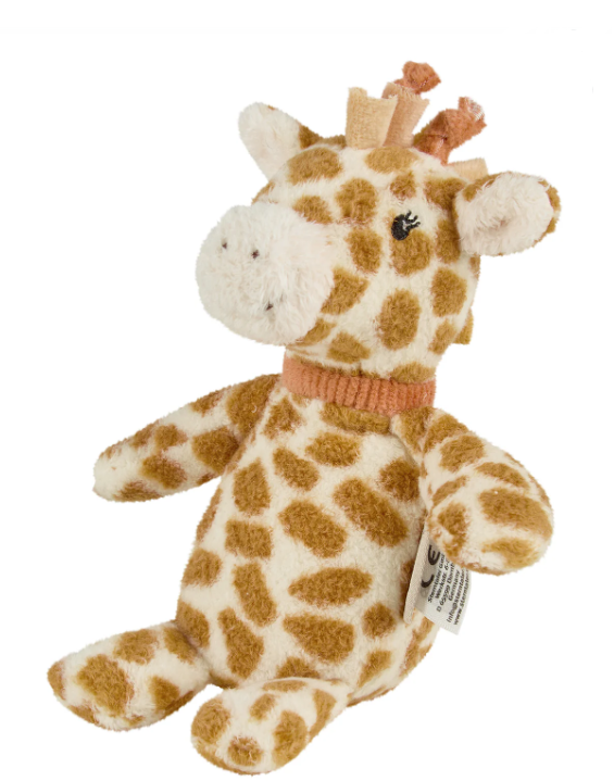Das Kuscheltier S Giraffe Kaya ist weich, klein und ideal für Kinderhände. Es hat eine integrierte Rassel, die die Sinne fördert, und ist waschbar für einfache Pflege. Das niedliche Design mit Halstuch macht es zum perfekten Begleiter zum Kuscheln und Spielen.