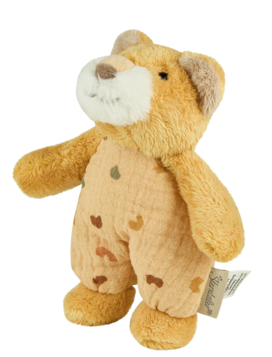 Das Kuscheltier Löwe Leo ist ein weiches, handliches Plüschtier aus Flausch- und Musselinstoff. Mit integrierter Rassel bietet es sensorische Anreize und ist ideal für Babys und Kleinkinder. Es misst 16 x 11 x 6 cm, ist leicht zu reinigen und perfekt für kleine Kinderhände.
