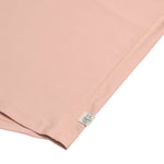 Das rosa, kurzärmelige Kinder UV Shirt mit UV-Schutz 60 kommt mit dem Leopard Print und extra weichem Stoff. Das atmungsaktive und schnelltrocknende Material sorgt für eine angenehme Passform und Badespaß